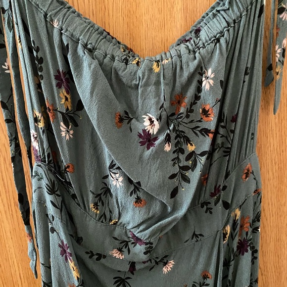 Vicidolls olivaceous long dress with slit - Picture 4 of 5